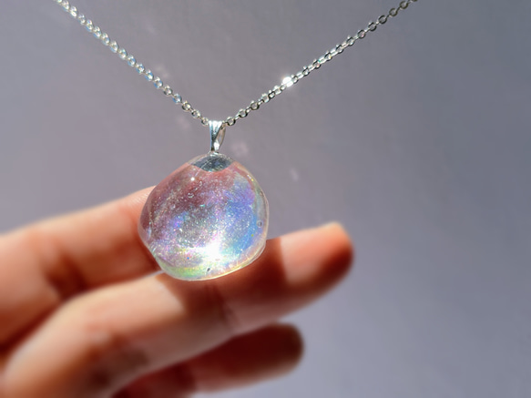 オーロラ水のネックレス(24mm) / 水面 / シャボン玉 ネックレス