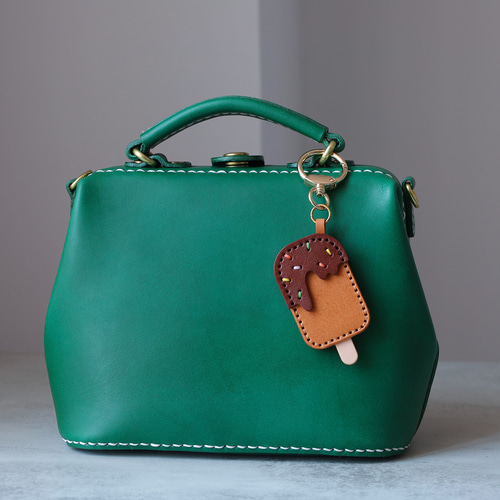 ⭐美品⭐LOEWE　アイスクリーム　チャーム　キーホルダー ⭐美品⭐LOEWE アイスクリーム チャーム キーホルダー （Ice