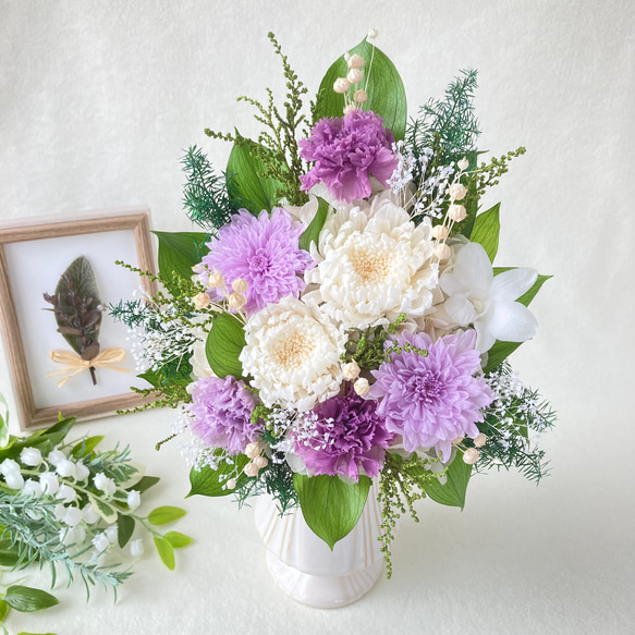プリザーブドフラワー 輪菊のお供えアレンジ ホワイト＆ライラック