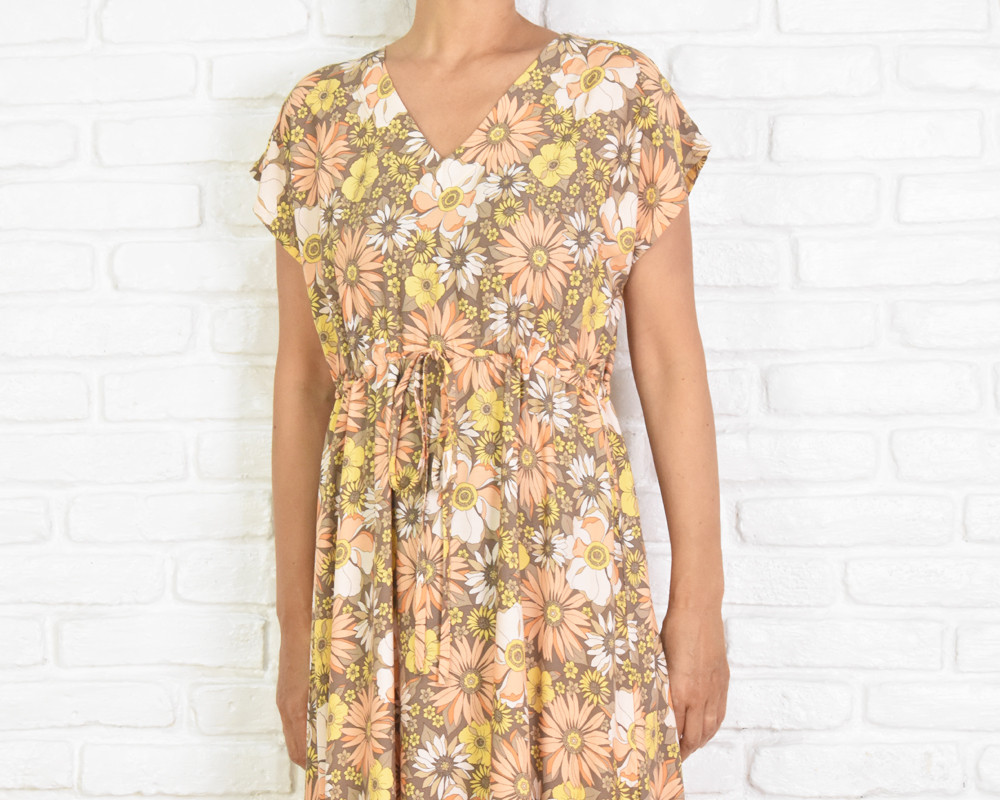 【大きいサイズ】新作！花柄Vネックフリルワンピース　フローラル　ブラウン　サマーワンピース