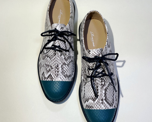 ◇2,500円引き・SALE◇蛇柄のマニッシュなバイカラーシューズ(x