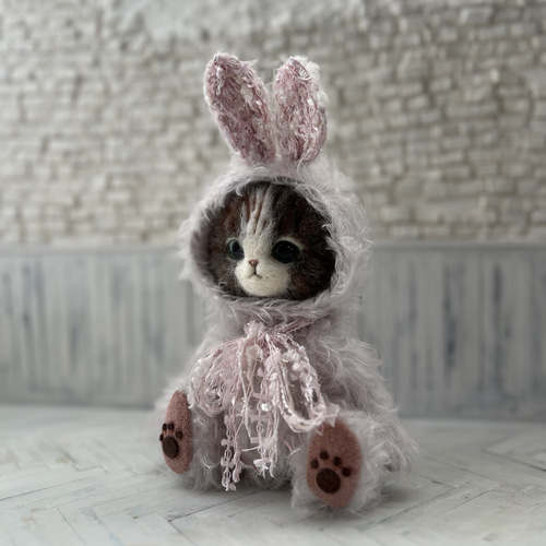 うさぎの着ぐるみを着たにゃんこ(撫子色) テディベアタイプ 羊毛