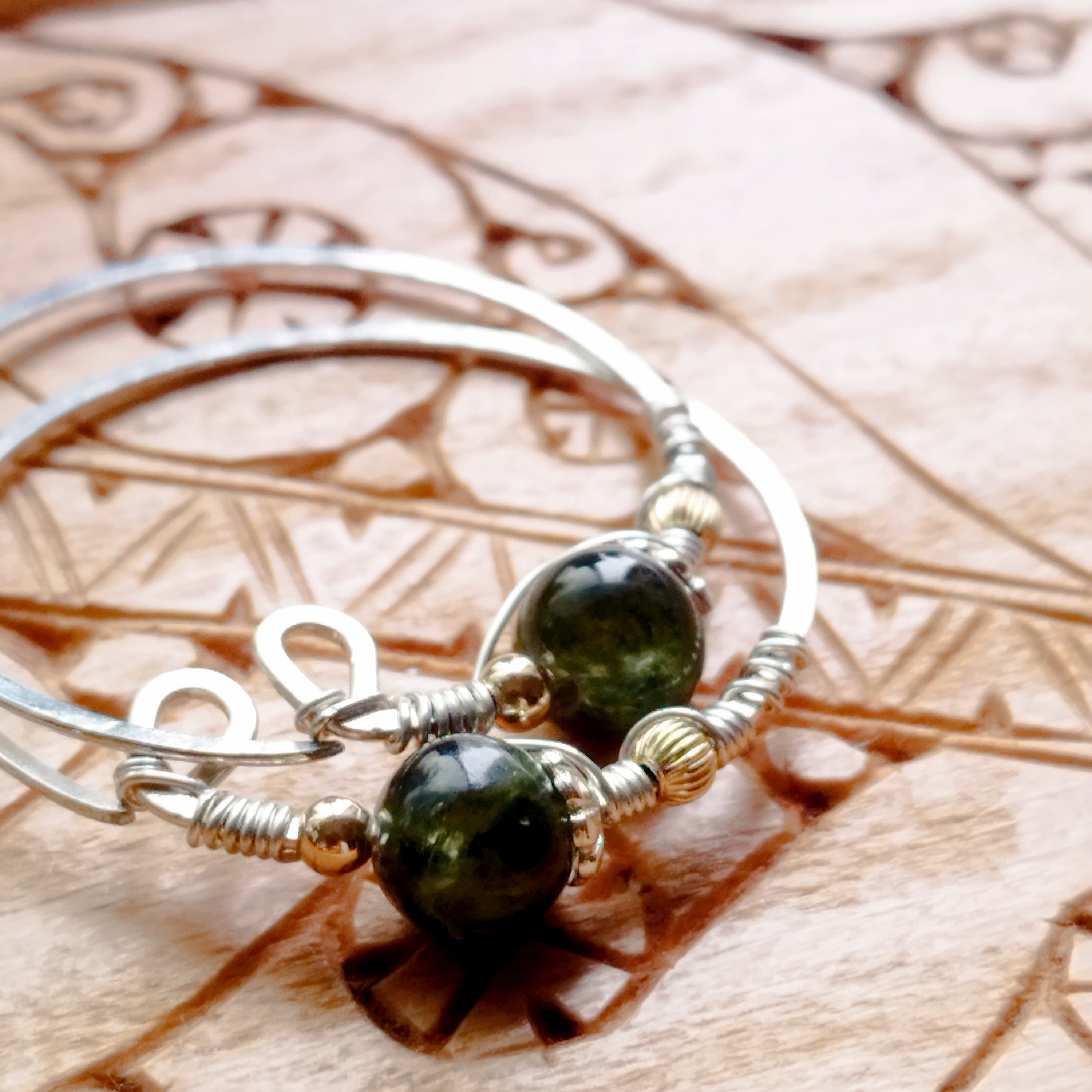 kunne nitay（夜の森）のニンカリ【アイヌの耳飾り・ピアス】グリーンマイカ