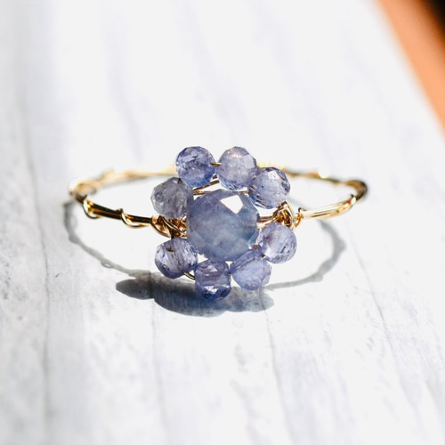 タンザナイト 花モチーフ リング 14KWG タンザナイト ラウンドカット4mm,2mm、フラワーモチーフ /k14gfリング