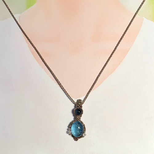 『海衣歌』アイスアマゾナイトとダークブルーアクアマリンのマクラメネックレス 海衣歌』アイスアマゾナイトとダークブルーアクアマリンの