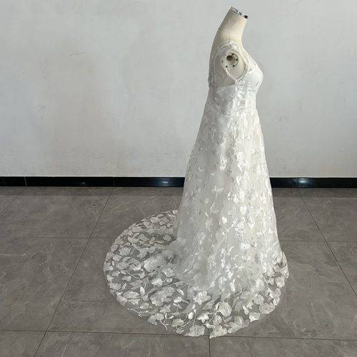 高品質！ウエディングドレス 贅沢な総レース 背中見せ マーメイド  