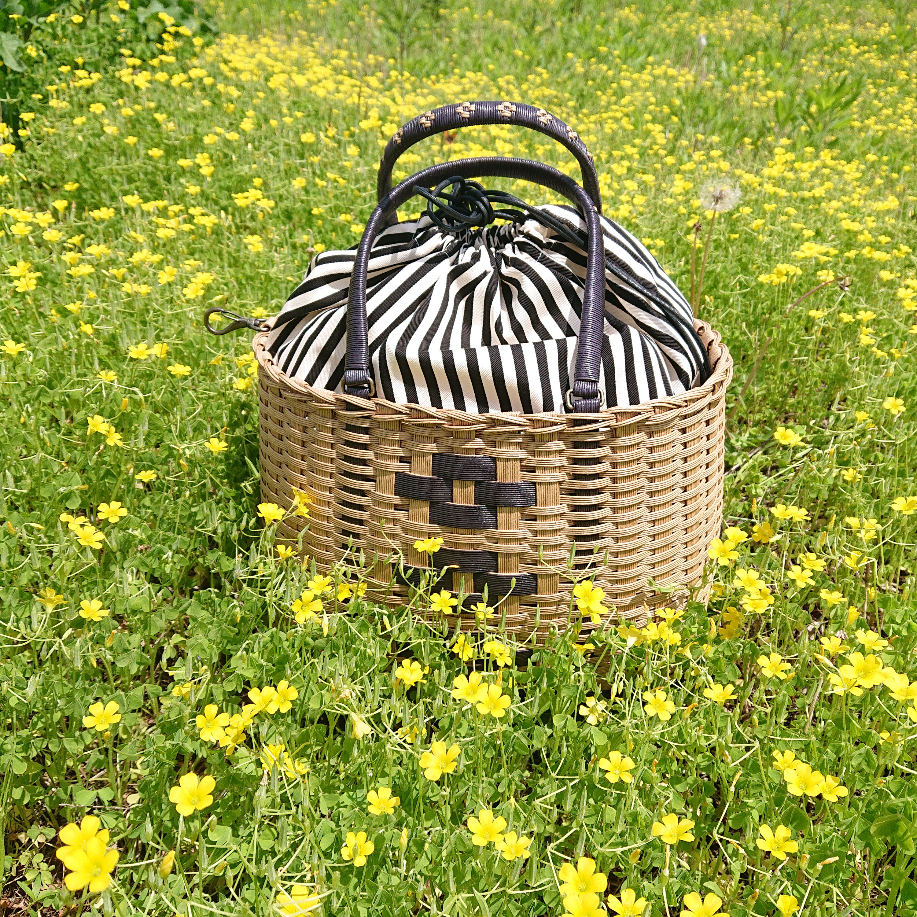 花模様のかごバッグ