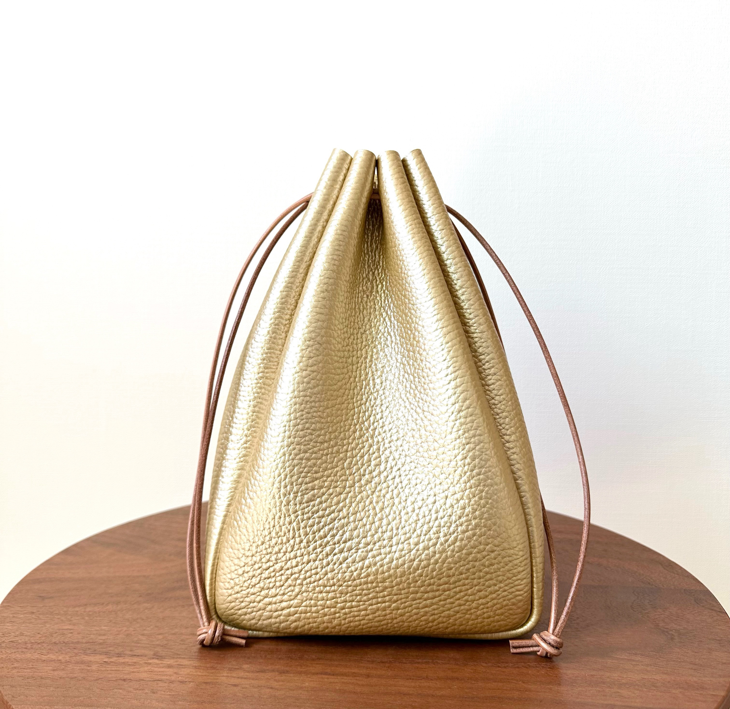 牛革巾着バッグ・縦長【ゴールド】