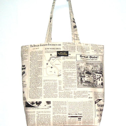 大きな肩がけエコトートバッグ B4サイズの大容量お洒落な英字新聞柄