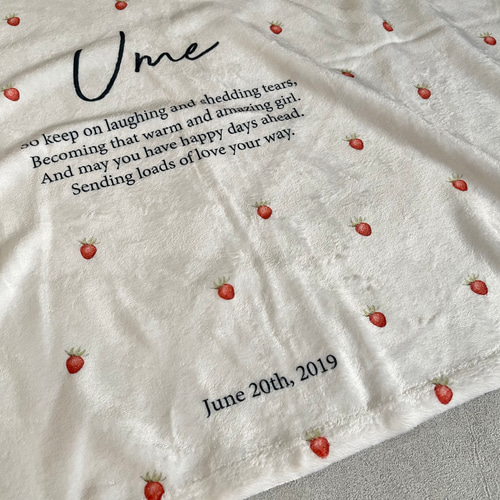 【現品限り！24時間以内発送】いちごブランケット90センチ プレゼント　フォト Blanket／いちご柄（全2色）／ ブランケット 名入れ 出産祝い 苺柄