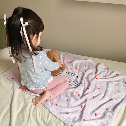 Blanket／いちご柄（全2色）／ ブランケット 名入れ 出産祝い 苺柄