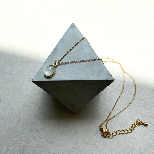 ムーンストーンのサージカルステンレスネックレス ネックレス