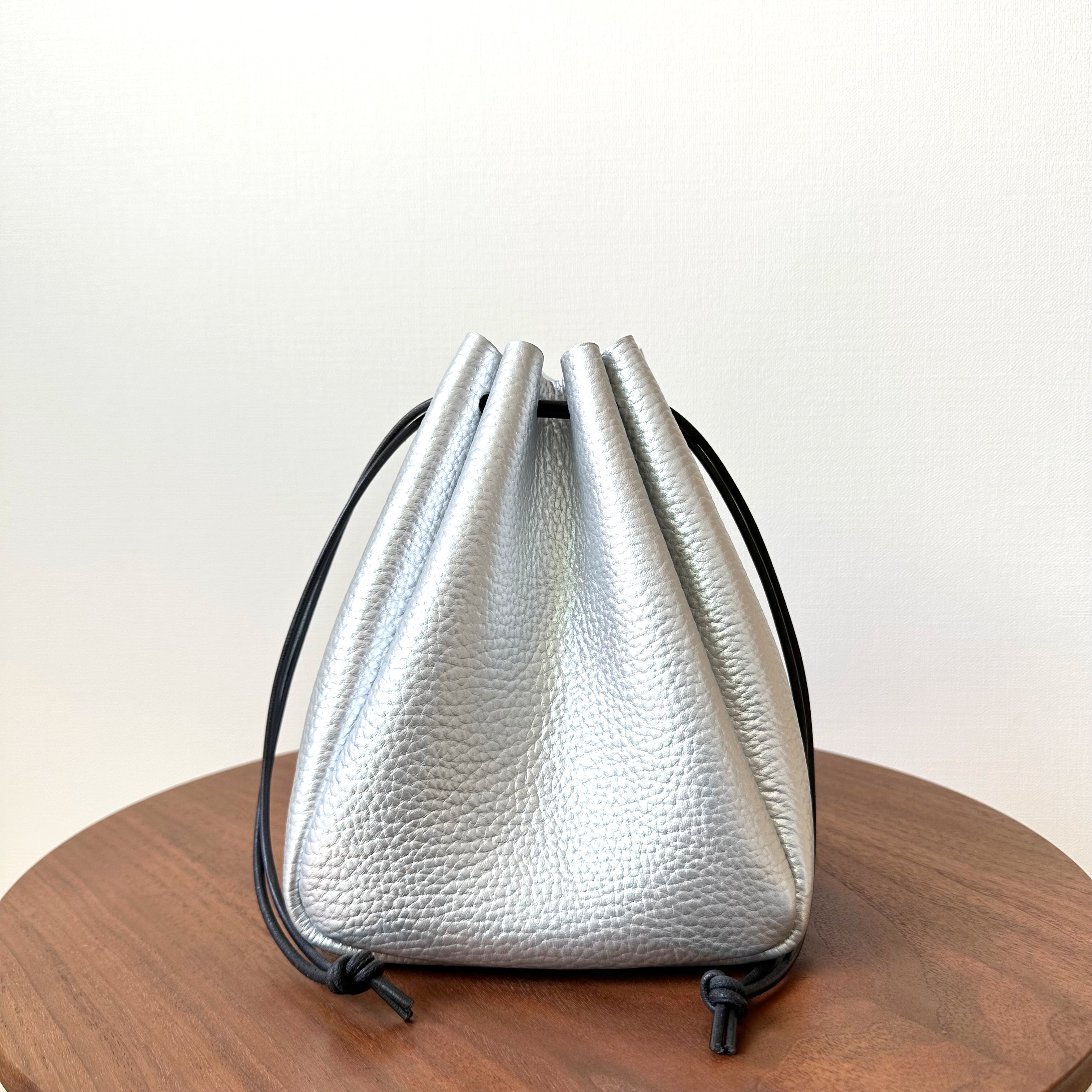 牛革巾着バッグ【シルバー】