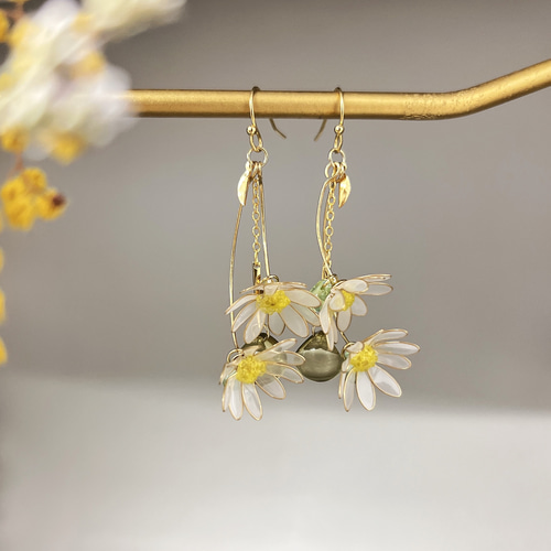 ゆらゆらマーガレット ピアス/イヤリング ディップアート