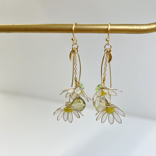 ゆらゆらマーガレット ピアス/イヤリング ディップアート アメリカン