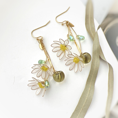 ゆらゆらマーガレット ピアス/イヤリング ディップアート アメリカン