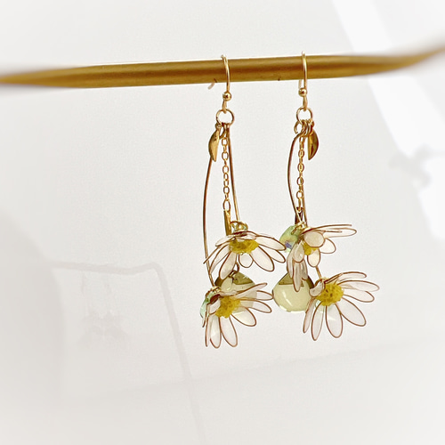 ゆらゆらマーガレット ピアス/イヤリング ディップアート アメリカン