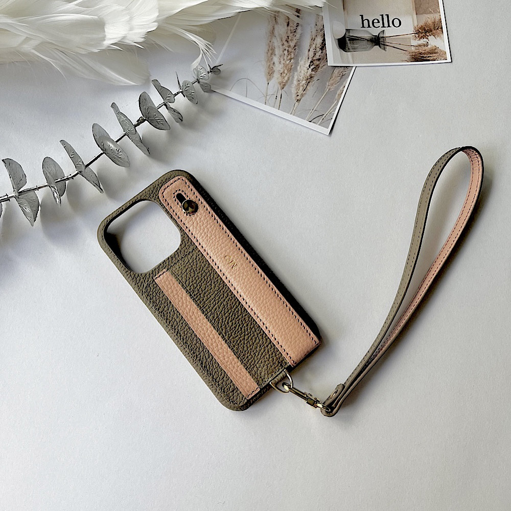 名入れ無料　ハンドストラップ付　　本革      レザーiphoneケース