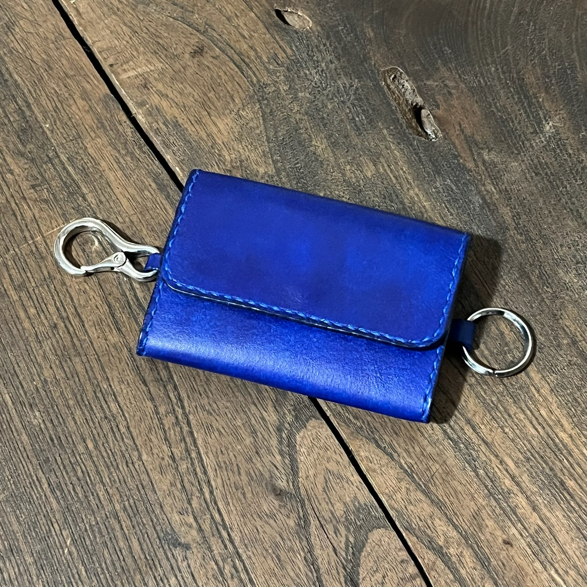 スマートウォレット プラティーク ブルー Pratique un プレミアムレザー