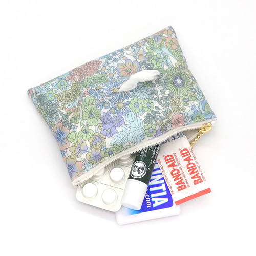 ポケットティッシュケース・2個・背面ポケット・リバティ・ラミネート リバティ ラミネートのポケットティッシュポーチ キューフォーザズー