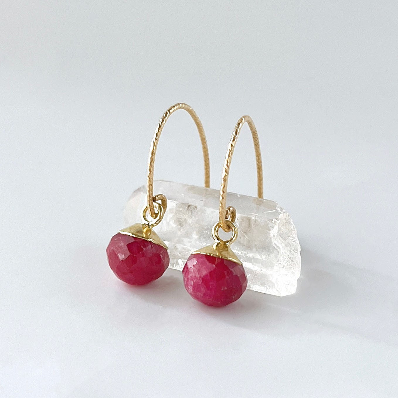 【7月の誕生石】ボール型ルビーのピアス/イヤリング　天然石 14kgf 丸 シンプル プレゼント 誕生日 ギフト