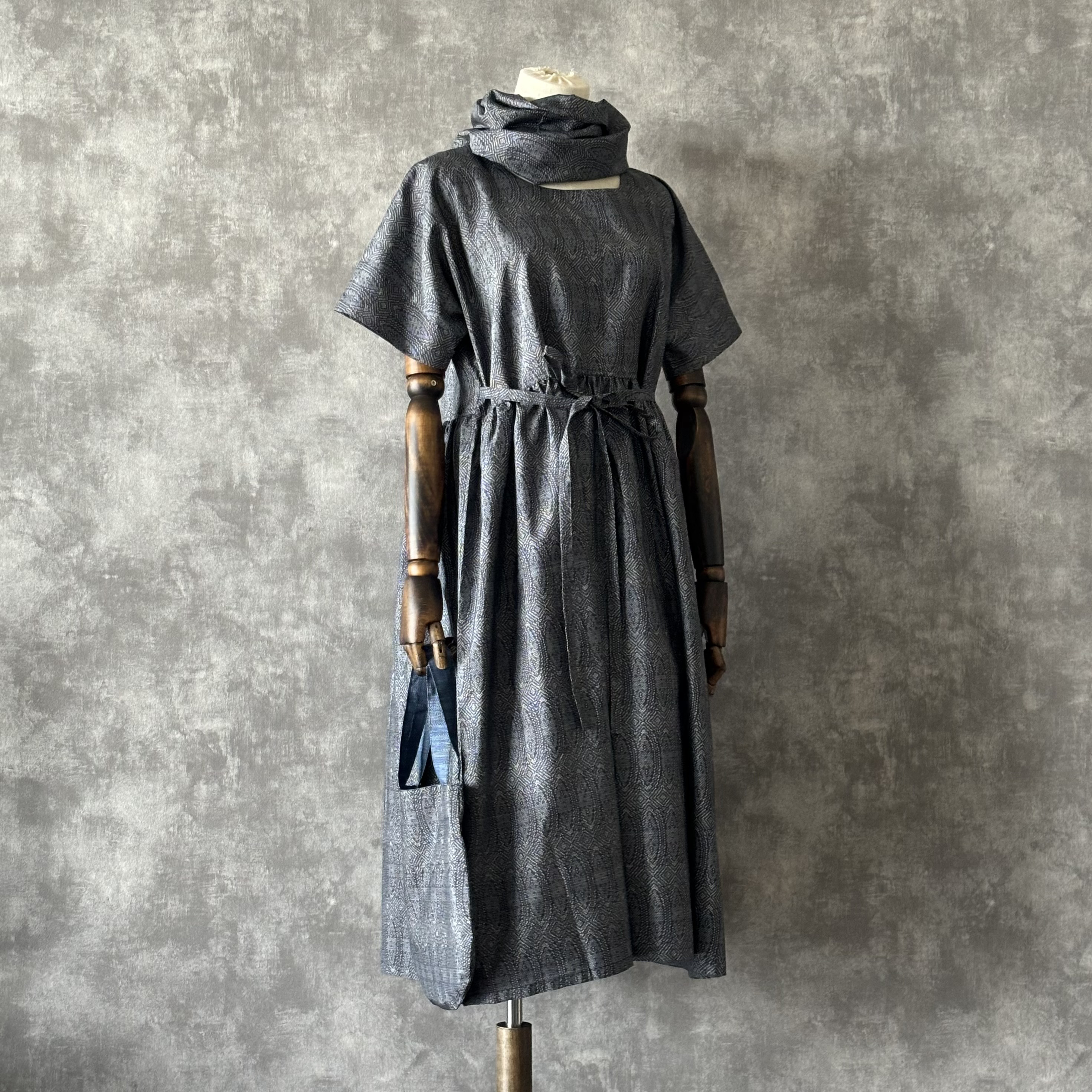 ＊感謝の¥5000off＊【一点モノ】大島紬 着物リメイク ギャザー ワンピース & スヌード