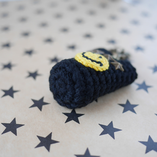 黒×星×ニコちゃん】ストラップ付きピルケース ポーチ 手編みのお