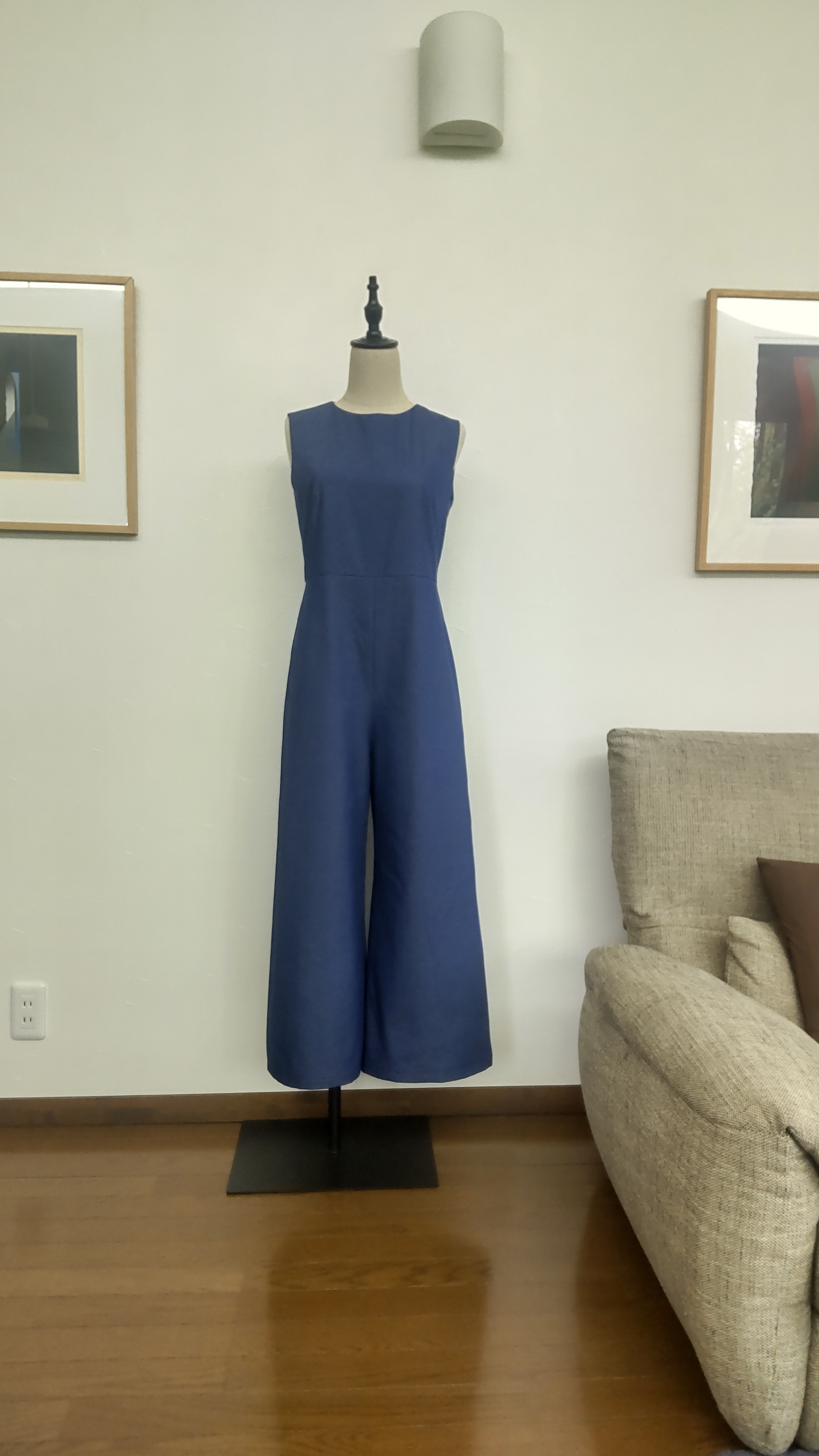 サイズ別　デニムのオールインワン      ブルーがかったネイビー