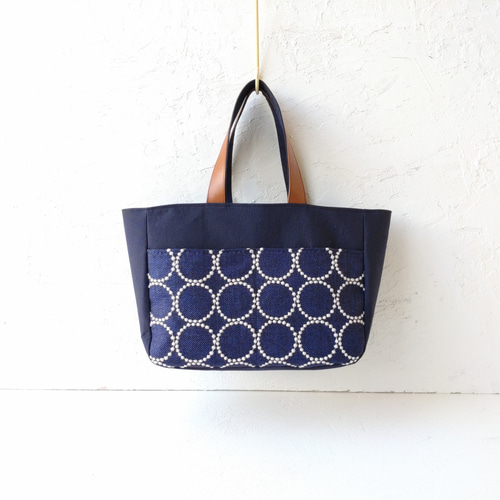 ハンドメイド　トートバッグ　ミナペルホネン　タンバリン　ネイビー+アップリケ ミナペルホネンタンバリン[navy]とネイビーキャンバス トート
