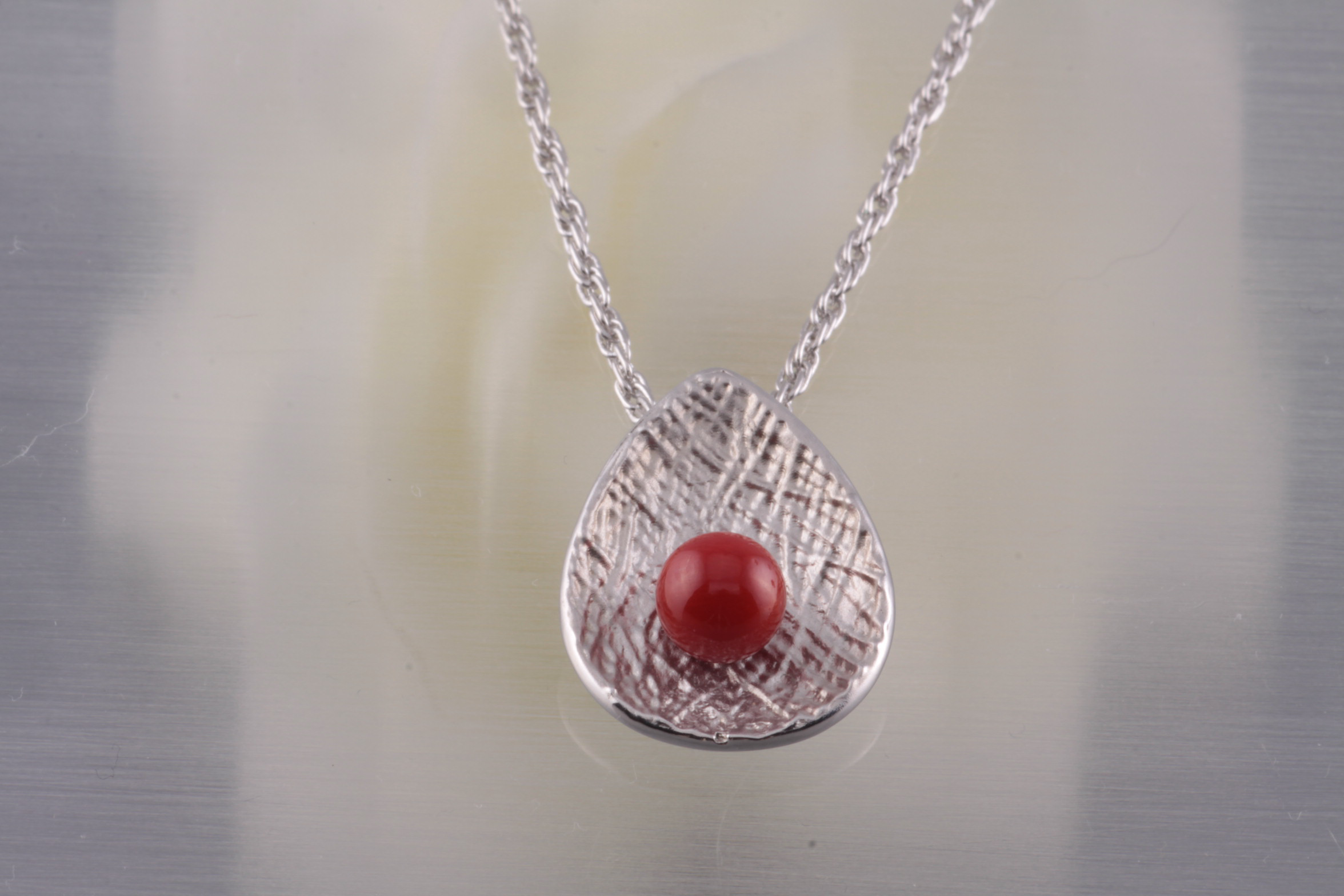 愛と安心を贈る宝石珊瑚ネームペンダント「優 ~YOU~」しずく型