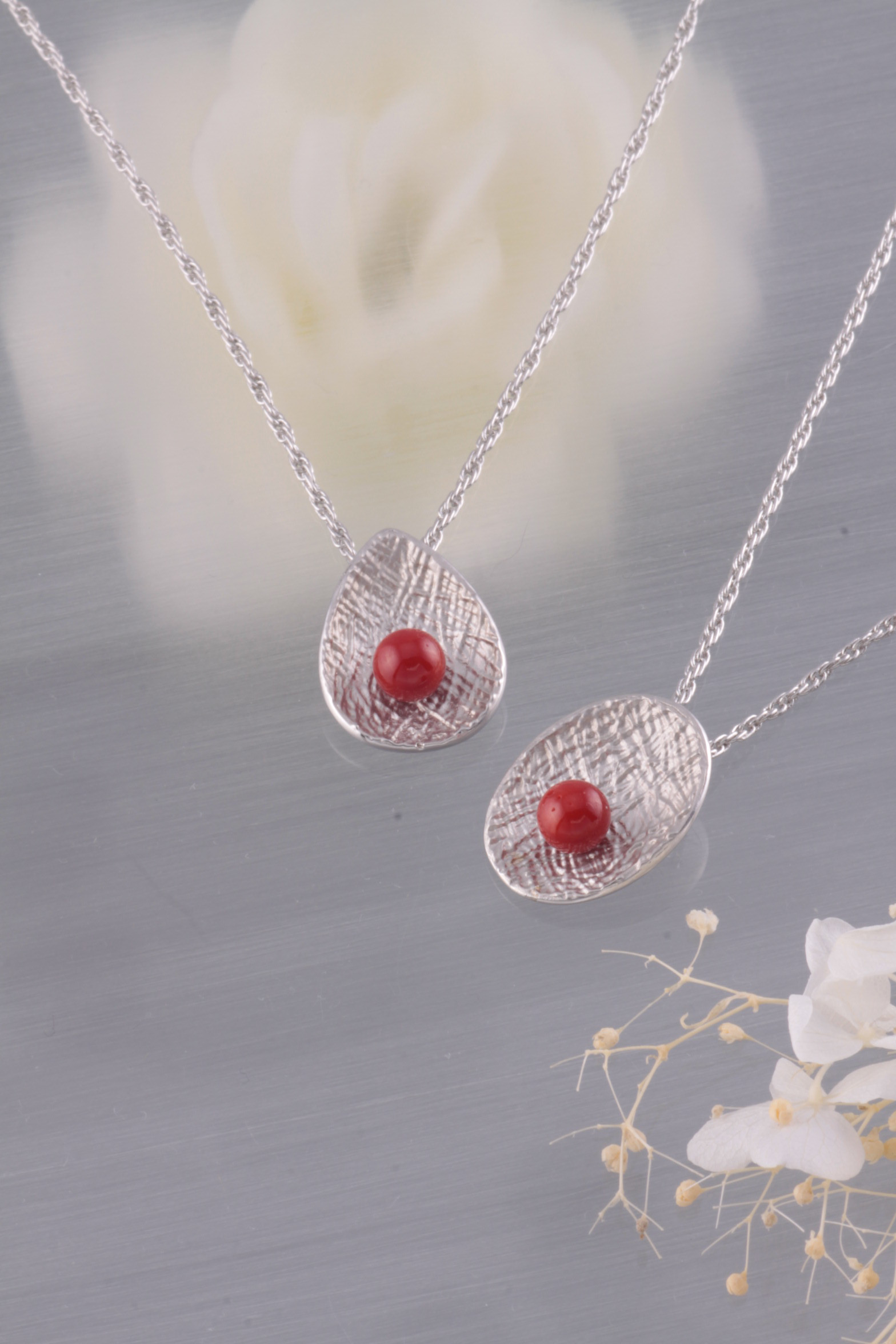 愛と安心を贈る宝石珊瑚ネームペンダント「優 ~YOU~」しずく型