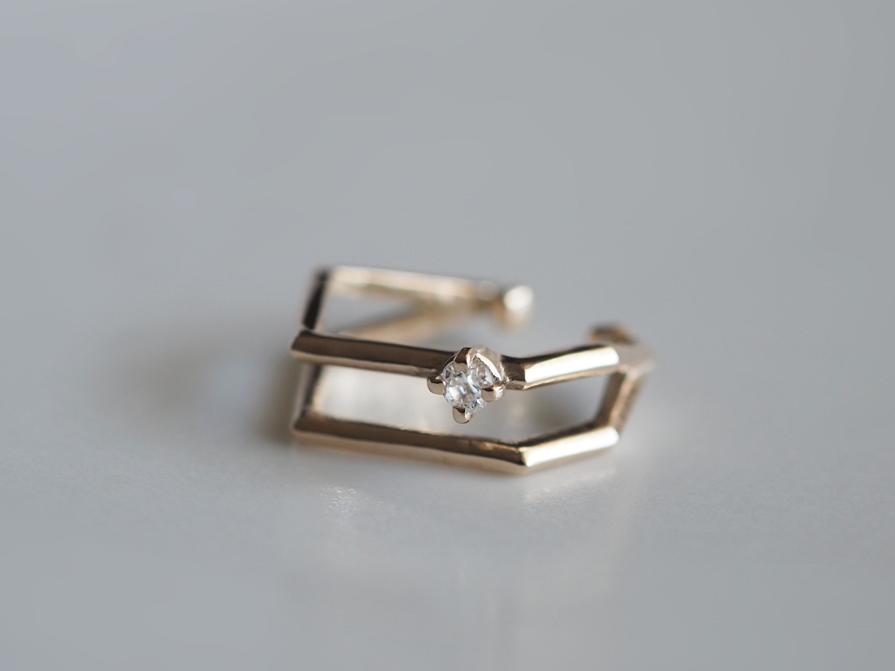 Deformed hexagon K10イヤーカフ(Natural White Zircon)