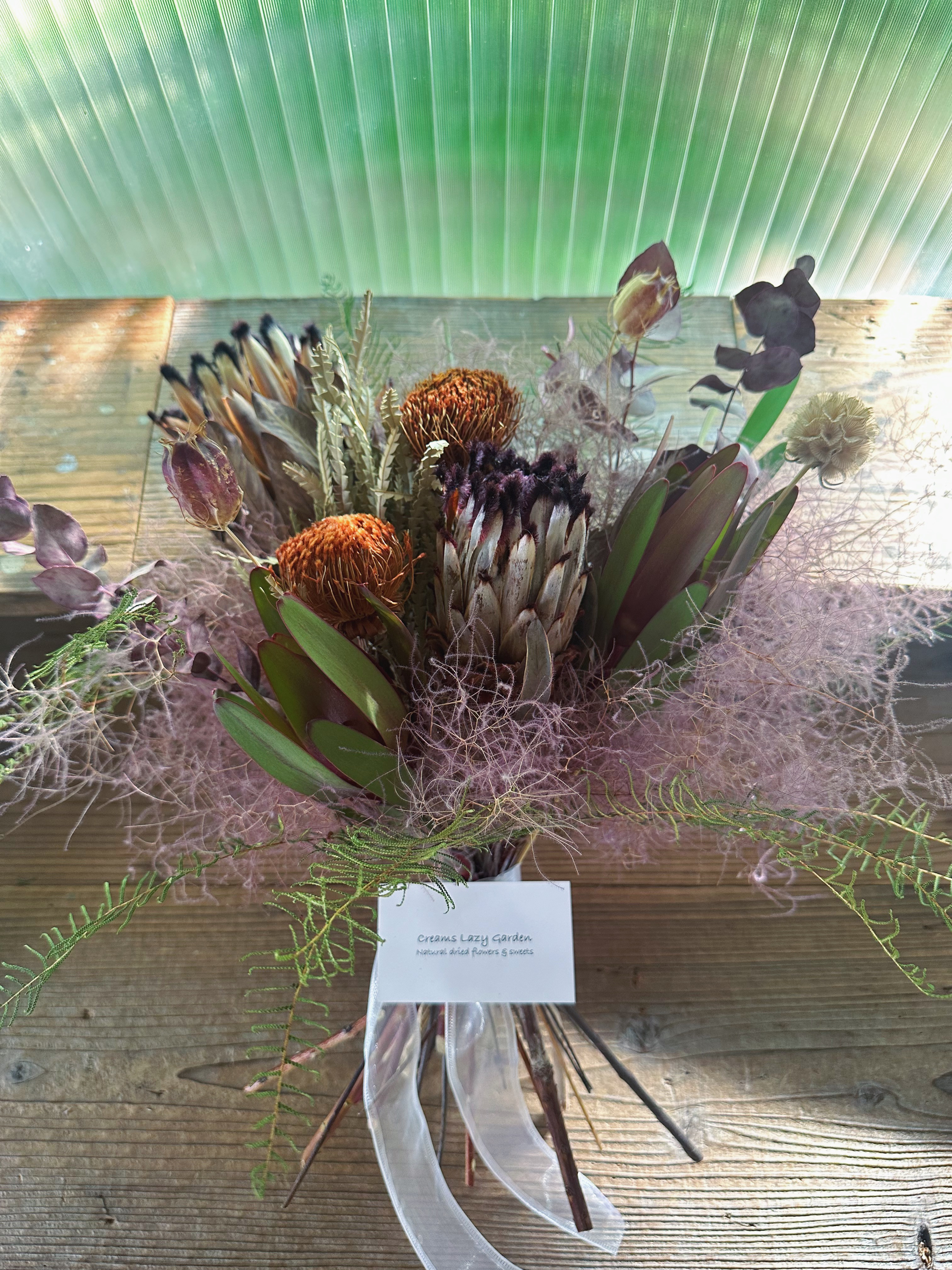 【clutch bouquet 】プロテアニオベとスモークツリーのクラッチブーケxx