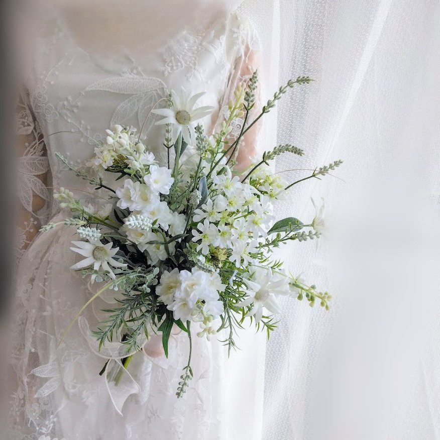 【美品】【高級】ブーケ　ブートニア　アーティフィシャルフラワー　ブライダルブーケ アーティフィシャルフラワー クラッチブーケ ブートニアセット