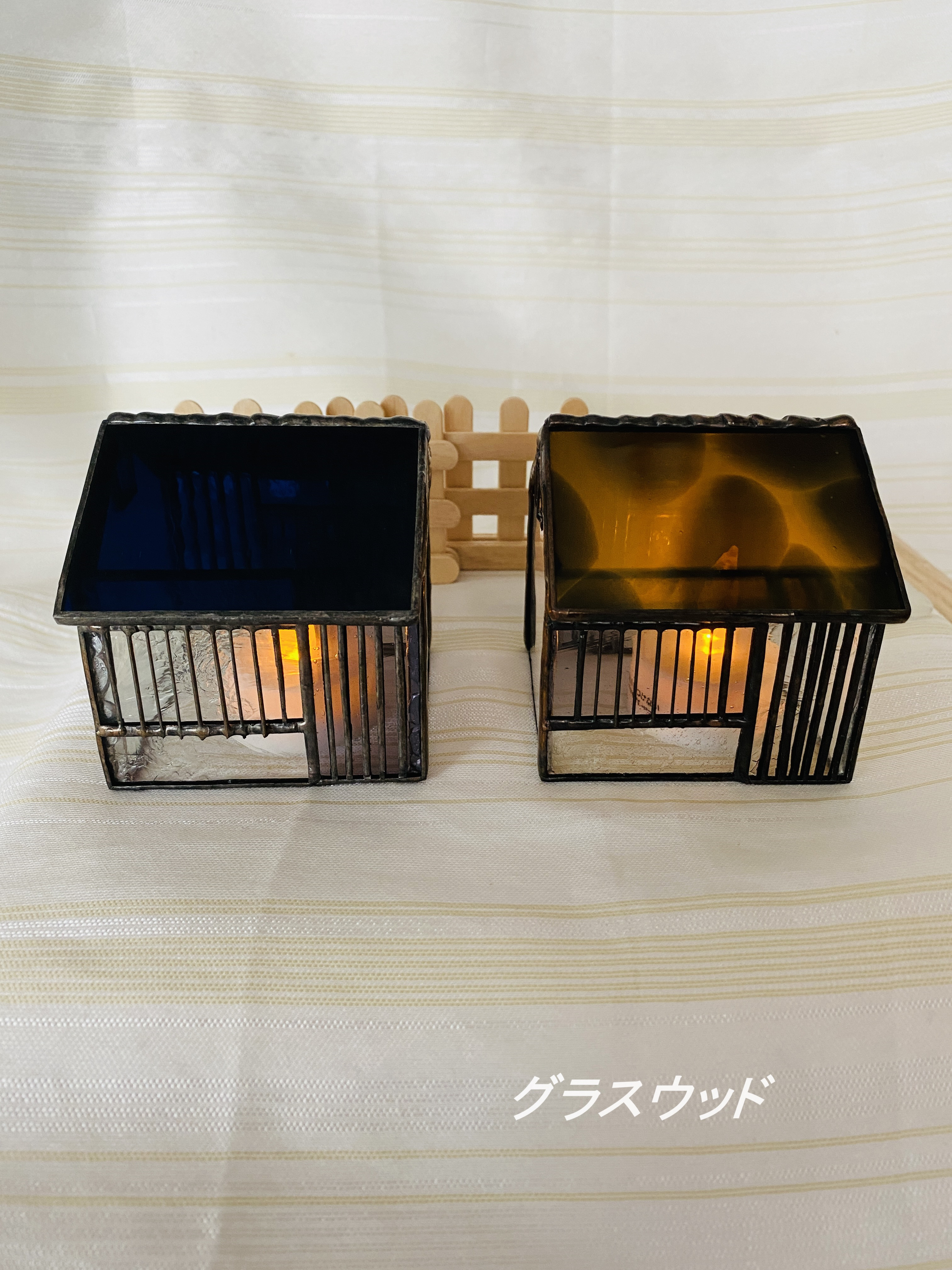 「古民家風の小さな家」　ステンドグラスのキャンドルホルダー