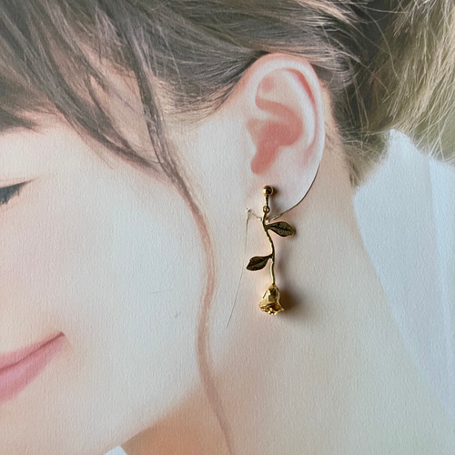 金色の薔薇のイヤリング・ピアス k18gp イヤリング・ノンホールピアス