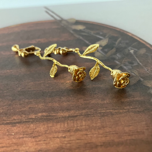 金色の薔薇のイヤリング・ピアス k18gp イヤリング・ノンホールピアス