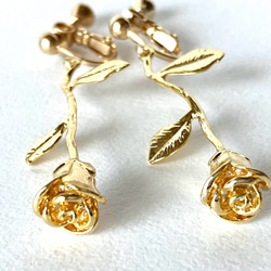 金色の薔薇のイヤリング・ピアス k18gp イヤリング・ノンホールピアス