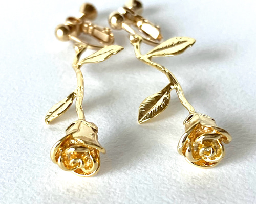 【新作】薔薇球体レースピアス　イヤリング 金色の薔薇のイヤリング・ピアス k18gp イヤリング