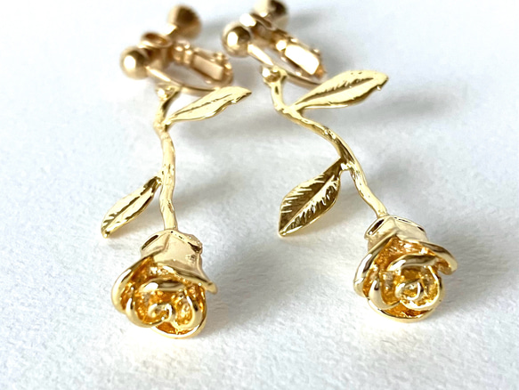 金色の薔薇のイヤリング・ピアス k18gp イヤリング