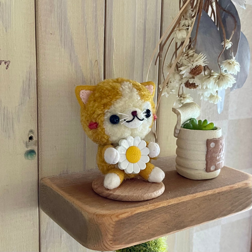 小さなオブジェ 黄色いハチワレ猫さん♪ ぬいぐるみ ぼんぼん♪こもの