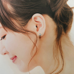 6月誕生石　ブルームーンストーンのスタッドピアス　(5ミリ　)サージカルステンレス316L 13枚目の画像