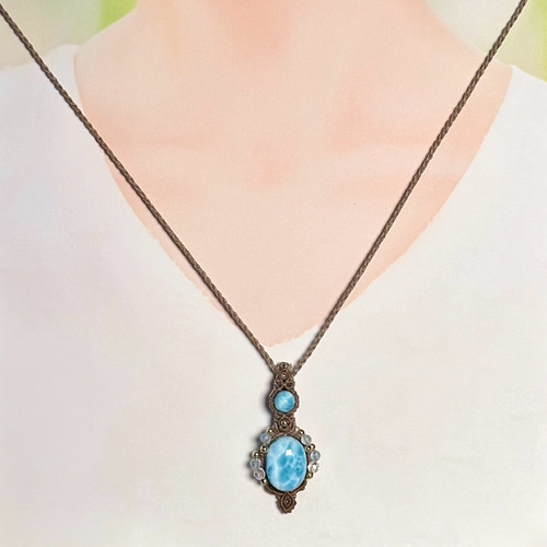 楽園』大きな高品質ラリマーのマクラメペンダントネックレス