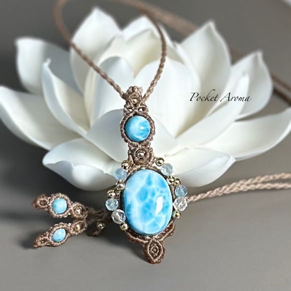 楽園』大きな高品質ラリマーのマクラメペンダントネックレス