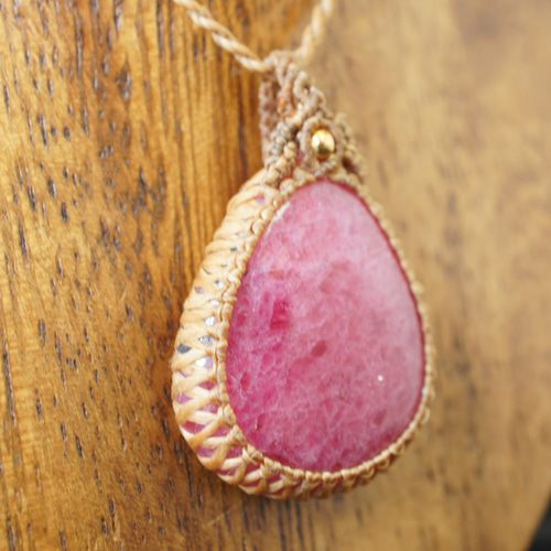 ロードナイトやルビーのマクラメペンダント マクラメ編み § ロードナイト § ルビー § マクラメネックレス