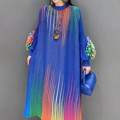 カラフルなプリーツワンピース ワンピース カラフル プリーツドレス 立体的 花 ビビッド 青