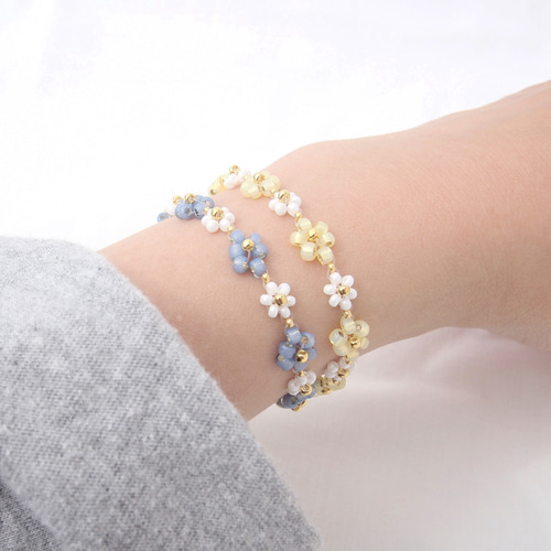 ビーズブレスレット 《 青いお花と黄色いお花 》 マグネット金具 ペア