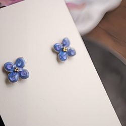 ミニサイズ♡雨上がりの紫陽花ピアス/イヤリング　/浴衣/着物/和装小物/あじさい/青色/滴/スタッド型 2枚目の画像