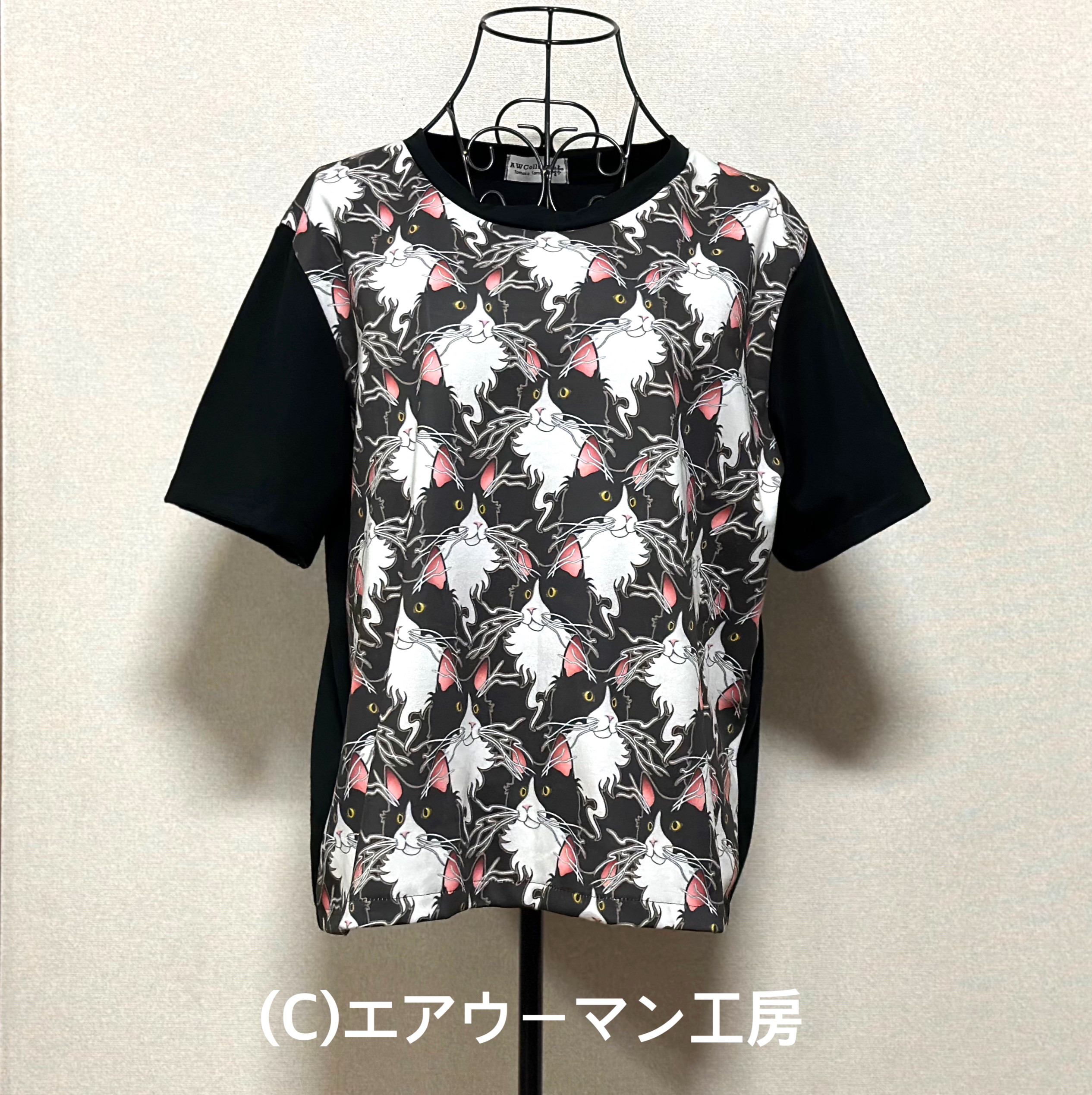 高価なハチワレ猫の柄の輸入オーガニック・コットンニットと黒い国産コットンニットで作った半袖カットソー（Ｔシャツ）