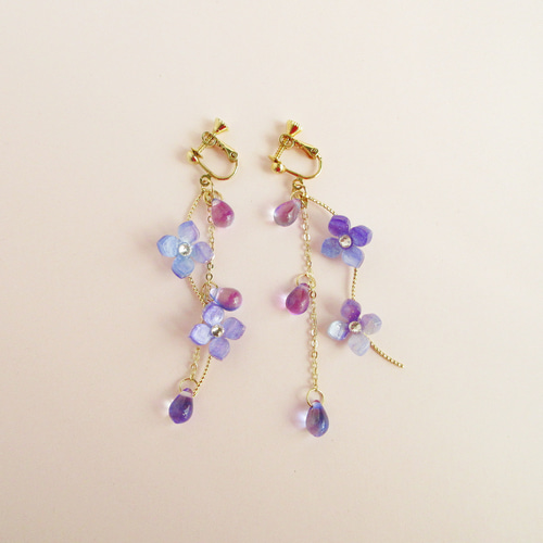 紫陽花のドロップピアスorイヤリング f163c 【作家：NARUMIDO